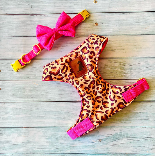 Conjunto Animal Print Pink para perros y gatos Arnes+Collar con Corbatin